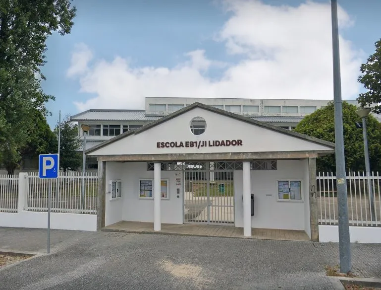 Câmara Municipal investe no arranjo exterior da EB1/JI do Lidador