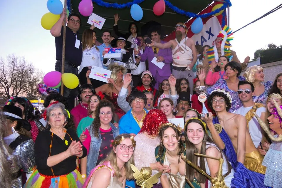 Pedrouços encheu-se de foliões Carnavalescos