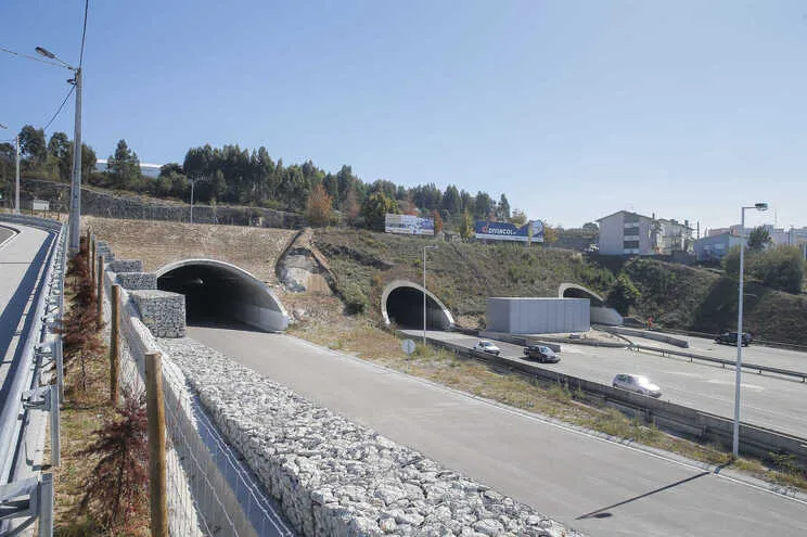 Brisa conclui obras de alargamento da A4 no túnel de Águas Santas