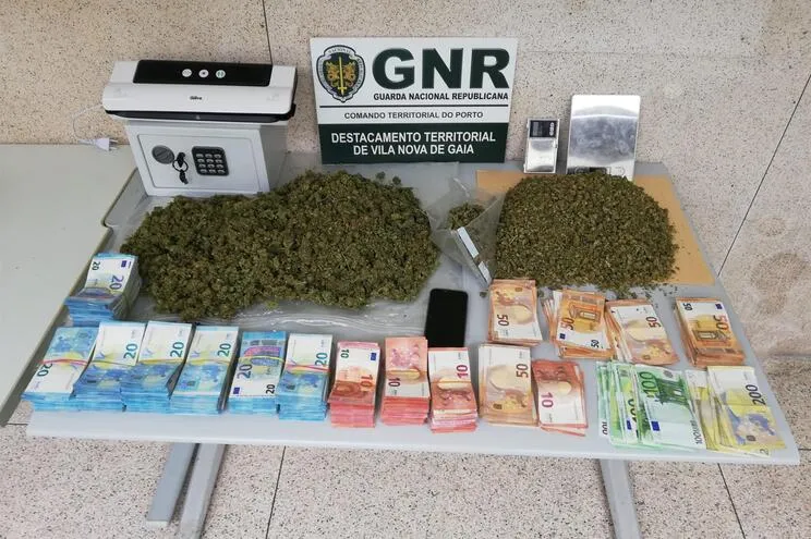 Prisão domiciliária para homem detido na Maia por tráfico de droga