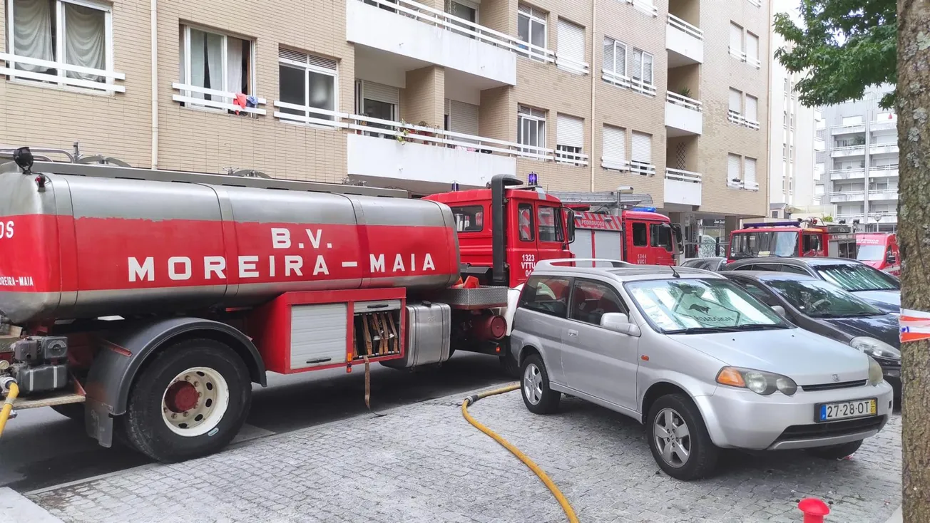 Prédio na Maia evacuado por causa de fogo em restaurante no rés-do-chão
