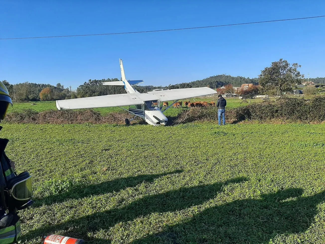 Avião faz aterragem de emergência junto à Igreja de Água Longa