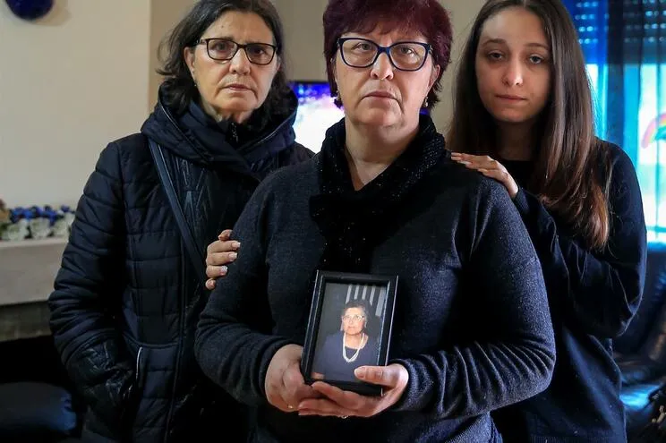 Mulher acusa junta da Maia de a "obrigar" a cremar mãe que morreu com Covid-19