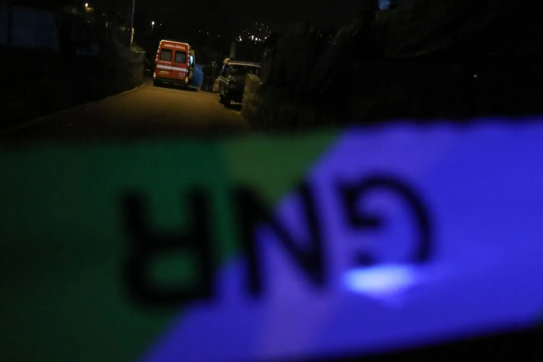 Foi roubado na Maia, agredido e deixado a quilómetros de casa sem roupa
